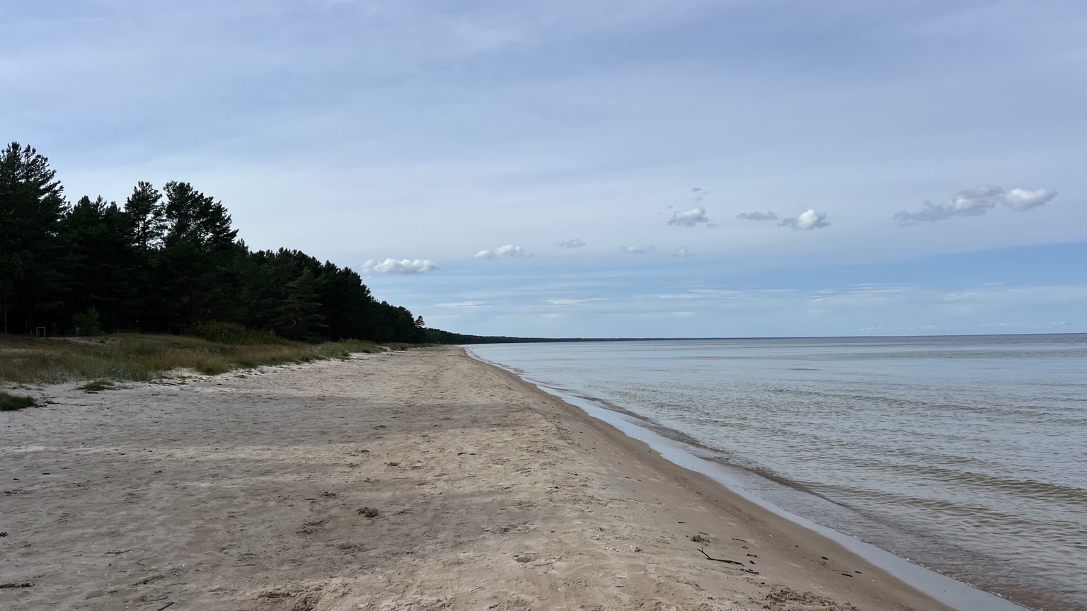 A long, quiet Baltic Sea beach close to Plaucaki campsite